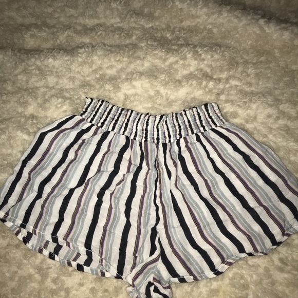 urban outfitters loose striped shorts - Picture 2 of 3